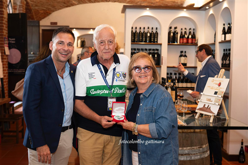 AUTOGIRO D’ITALIA 2025: l’eleganza delle auto storiche fa tappa a Gattinara tra storia, vini e sapori autentici